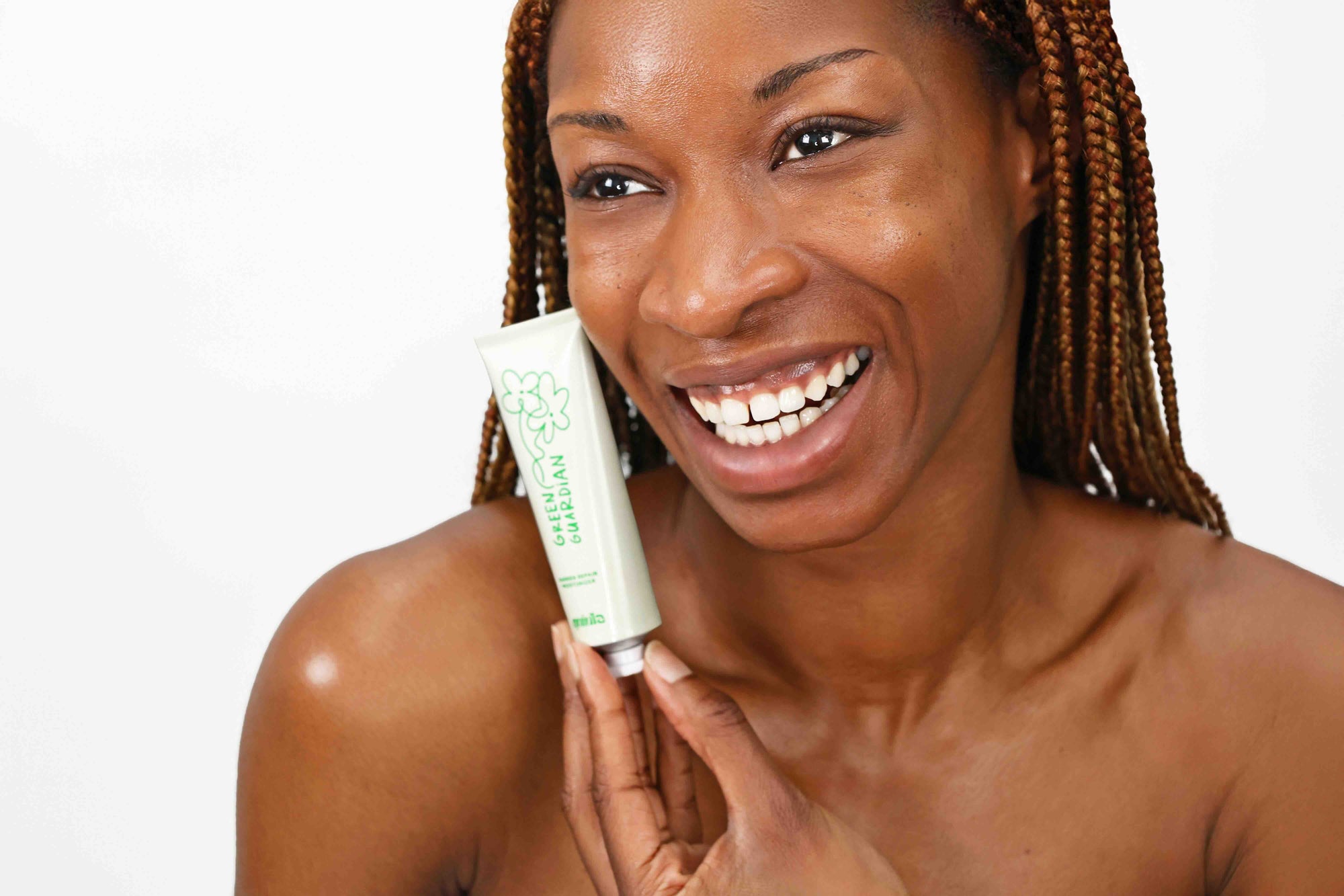 QUINTA's Green Guardian Barrier Repair Moisturizer — held against glowing skin in a joyful, candid campaign portrait. Petroleum-free natural moisturizer for dry and sensitive skin, hand-formulated in Berlin.